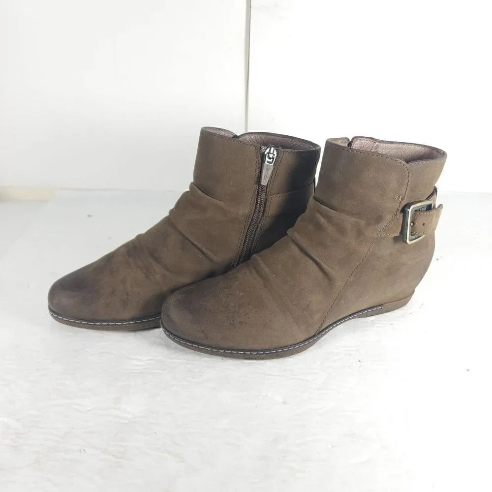 Dansko Women's Lia US5-5,5 EU36 Burnished Nubuck Mushroom Ankle Mid Wedge Boot